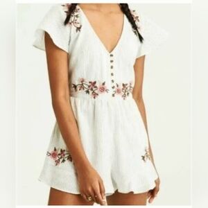 American Eagle shorts romper embroidered